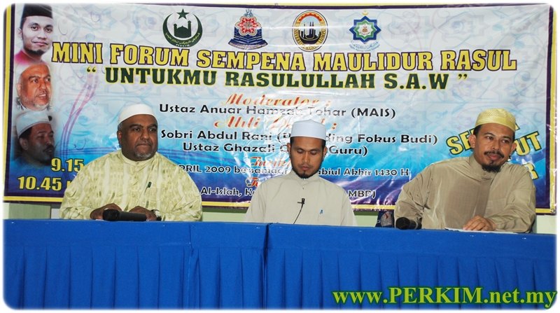 Mini Forum Sempena Maulidur Rasul yang bertajuk Untukmu Rasulullah S.A.W, dari kiri Ustaz Sobri Abdul Rani, Ustaz Anuar Hamzah Tohar dan Ustaz Ghazali Omar yang berlangsung pada sebelah malam.